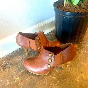 Size 7 brown leather booties! Worn once, look new!